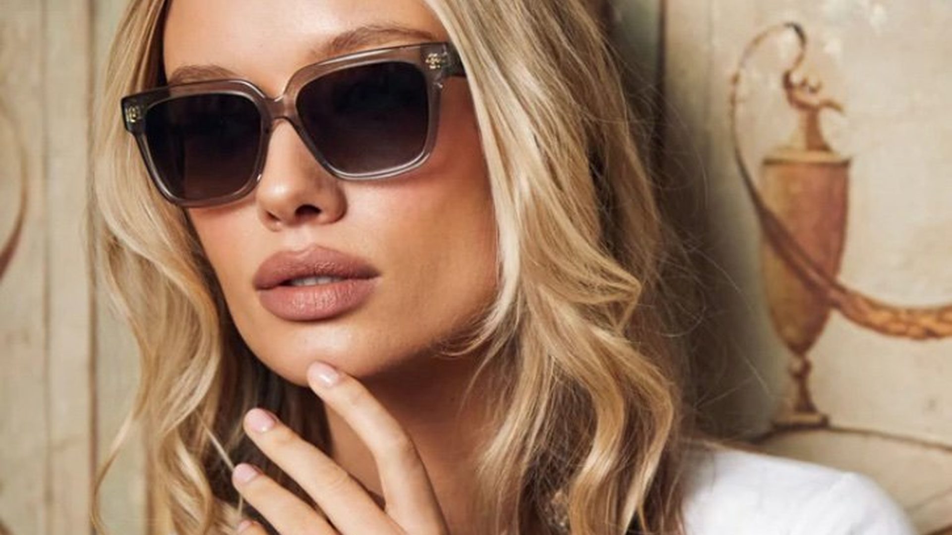 Woman wearing Murielle sunglasses